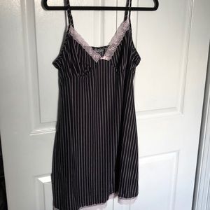 XL silky lacy nightgown apt 9 like new